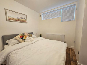 London E1 Apartment